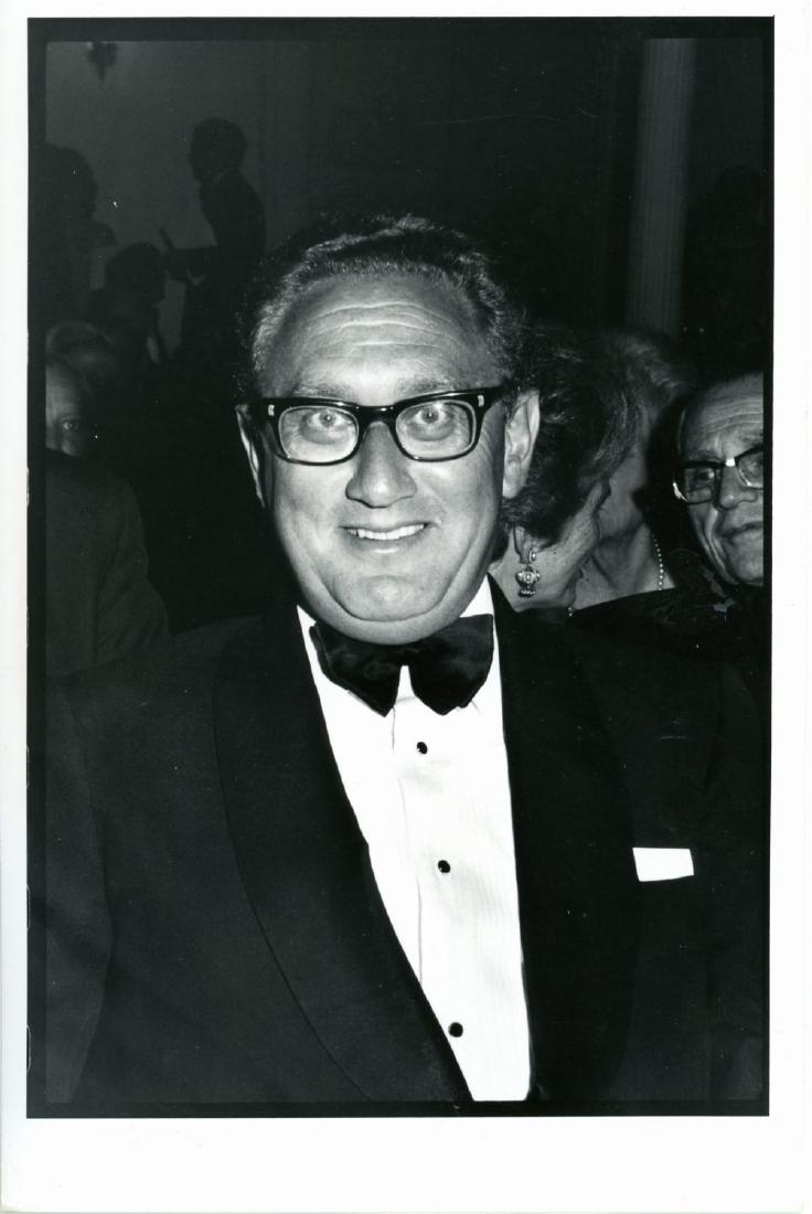 HENRY KISSINGER IN 1970 and in 1971 with Jill ST. JOHN: 4 original prints on heavy paper. Photographer : Frank Edwards et Alpha Blair. - 20x25cm/8x10in.