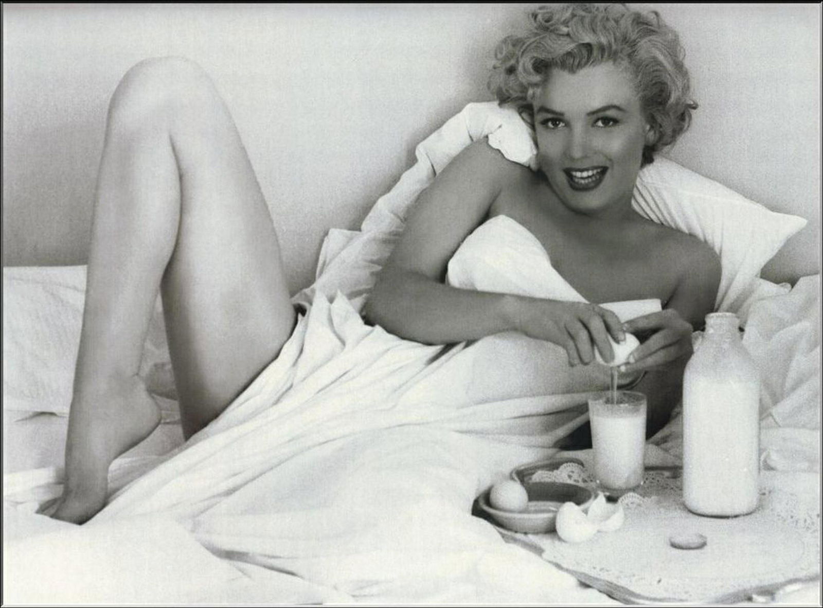 Andre De Dienes, Marilyn Monroe, Breakfast in Bed 1953: Andre De Dienes, Marilyn Monroe, Breakfast in Bed 1953 8x10 framed photo. Metallic Finish Photo Print Size 8x10 Printed in a Professional Photo Lab. Bright, durable, tear resistant premium paper with