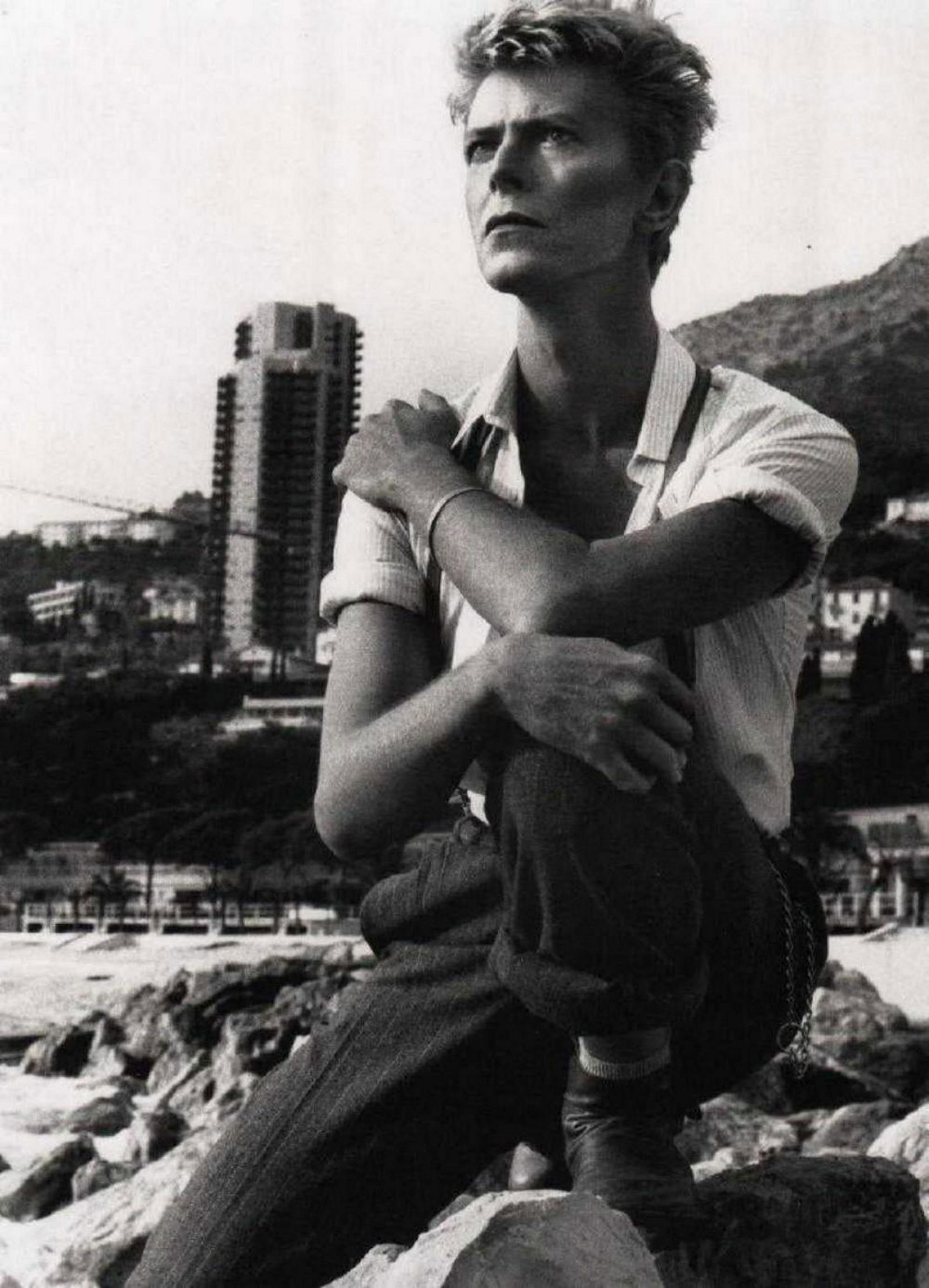 Helmut Newton, David Bowie: Helmut Newton, David Bowie. Vintage printing from portraits The actual items are crisp images Black on black archival matting , 10x13 complete inches Image 6x9 inch