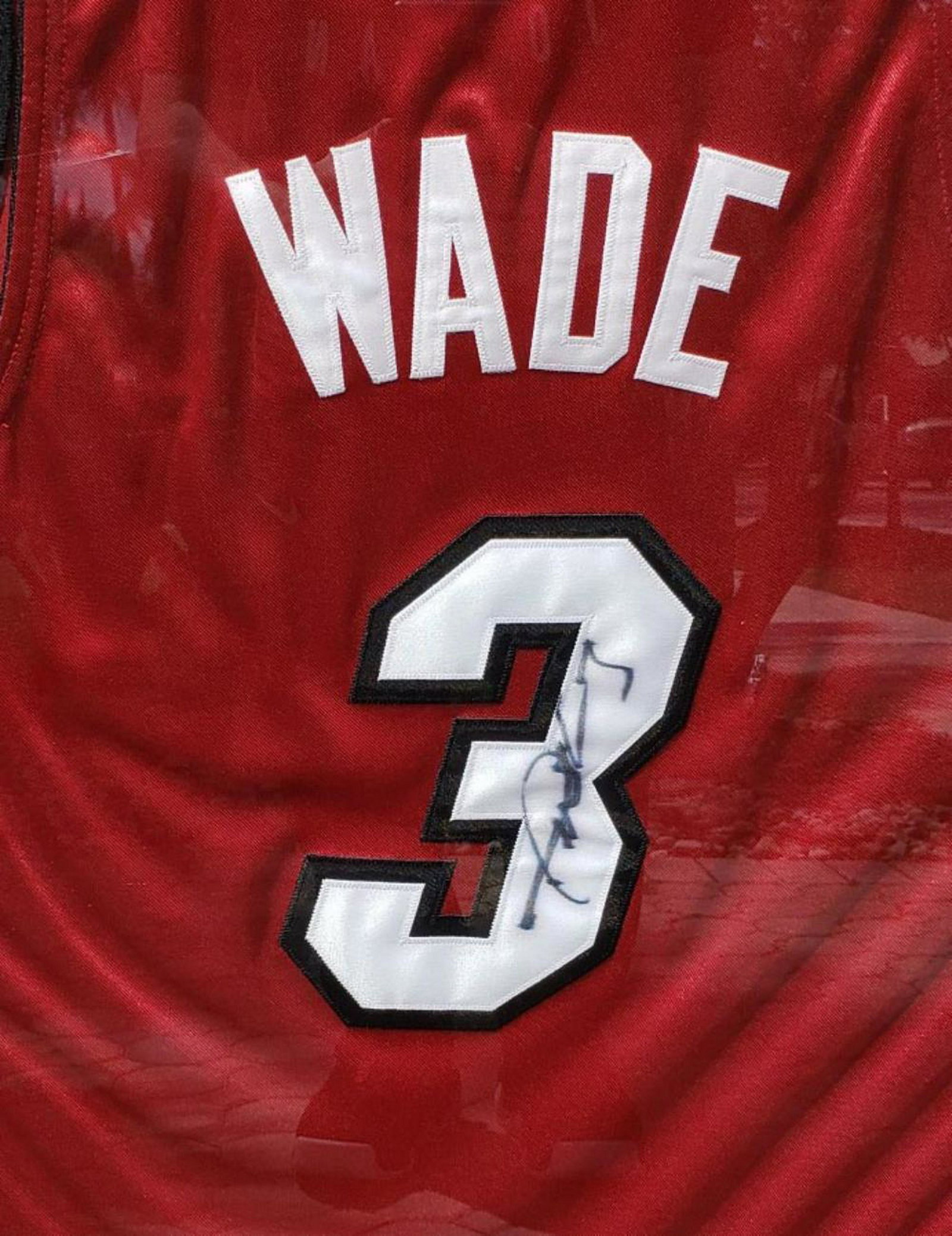 Dwyane Wade Autographed Jersey framed: Dwyane Wade Autographed Jersey framed