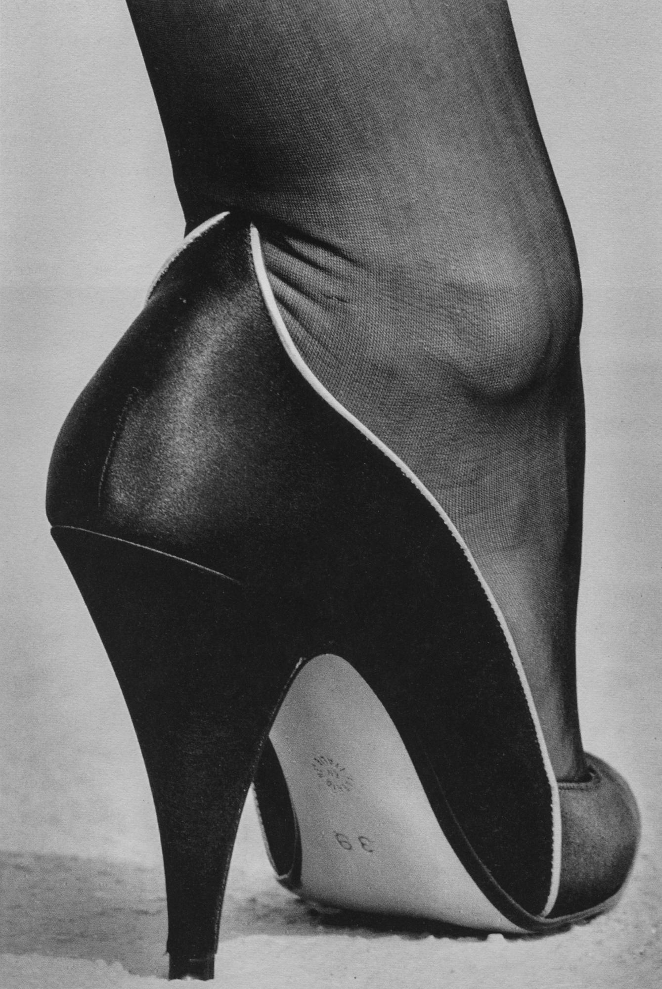 Helmut Newton, Monte Carlo, 1983: Helmut Newton, Monte Carlo, 1983. Vintage printing from portraits The actual items are crisp images Black on black archival matting , approx : 11x15 inches