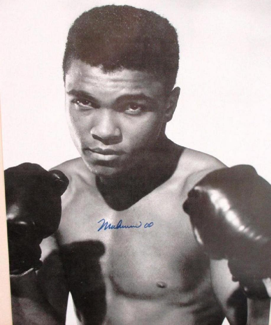 memorabilia Muhammad Ali 8x10 Autographed Rare: MUHAMMAD ALI8" x 10" Autographed Photograph We are offering this 8 x 10 inch photograph autographed by famous Heavyweight boxer Muhammad Ali.