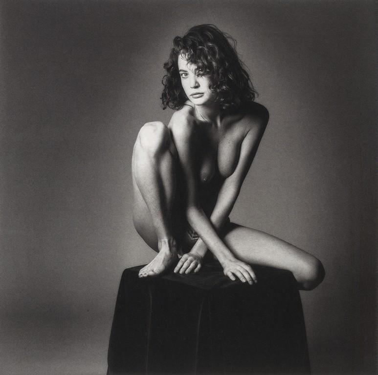 Jeanloup Sieff Tierney 1986: Jeanloup Sieff Tierney 1986. Vintage printing from portraits The actual items are crisp images Black on black archival matting , approx : 11x14 inches