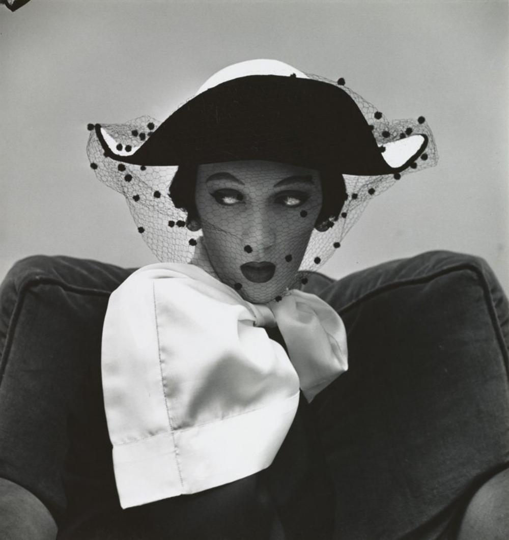 Irving Penn Spanish hat New York 1949: Irving Penn Spanish hat New York 1949. Vintage printing Photolitho, The actual items are crisp images Black on black archival matting size Approx: 11x14