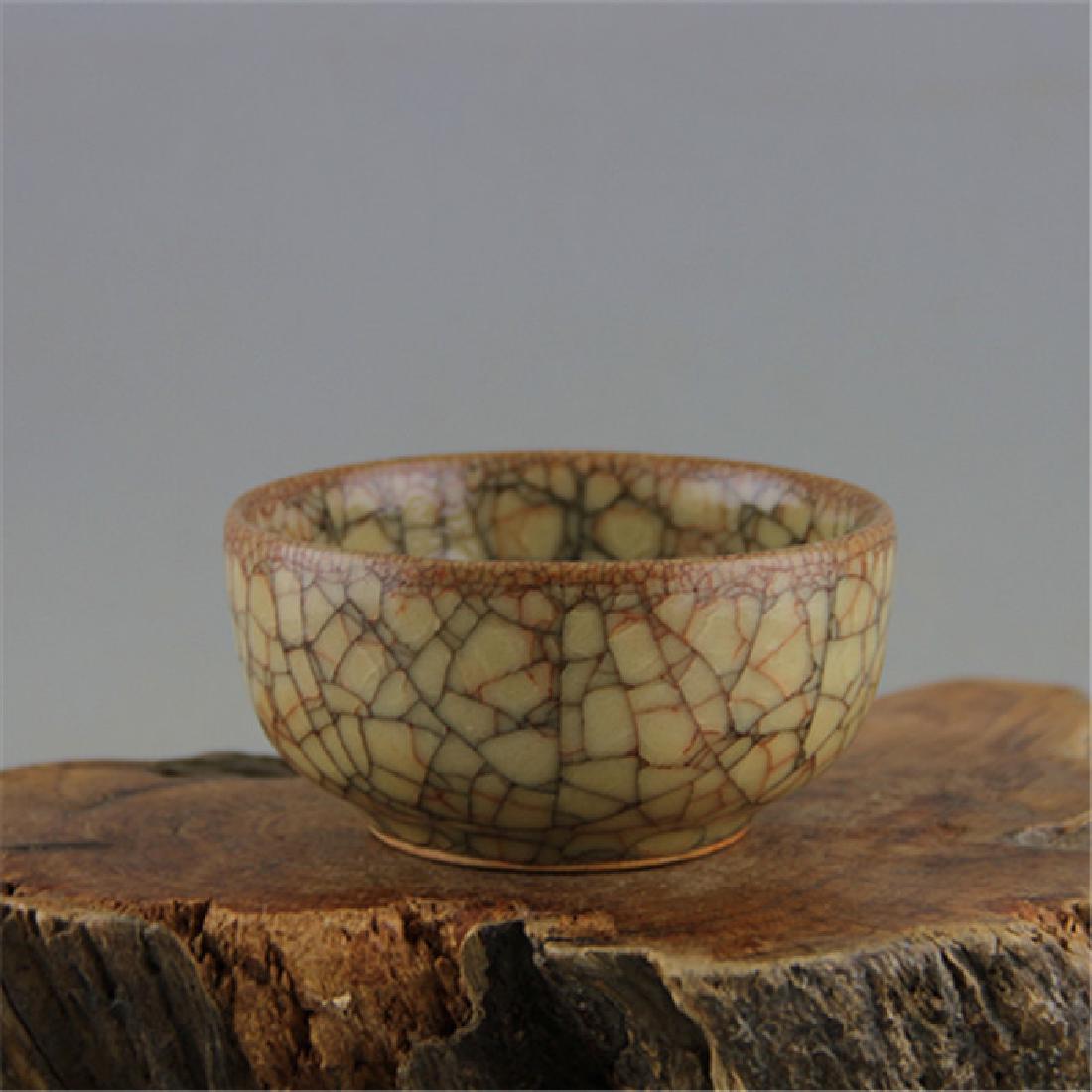 Chinese Song Dynasty Guan Ware Crackle Porcelain Bowl (1 of 8)