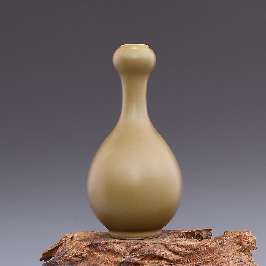 Chinese Qing Dynasty Yongzheng Time Tea Dust Glaze (1 of 8)
