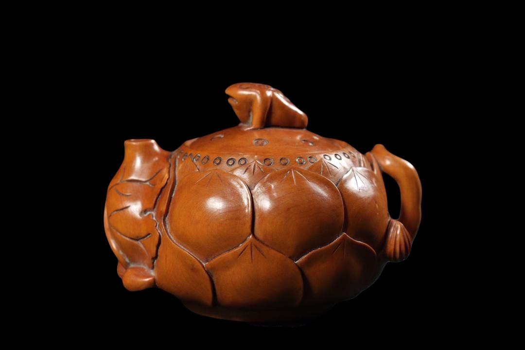 Late Qing Dynasty boxwood rosetteÂ teapot: Late Qing Dynasty boxwood rosetteÂ teapot. Specification: Size: length 9.5cm width 7.5cm height 6.5cm diameter 4.5cm weight 125g