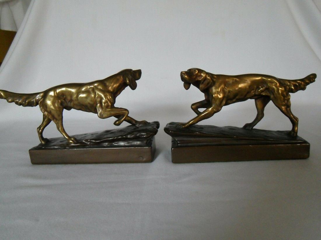 ANTIQUE ARMOR BRONZE MFG. GUN HUNTING DOG STATUE: This is a heavy, solid gun hunting dog art sculpture bookends. It is in excellent condition. Bookends display size 8 1/4" L x 4 5/8" H x front to back 2 1/8". They have no breaks, scratches, damage.