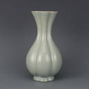 Song dynasty green glaze melon shaped bottle