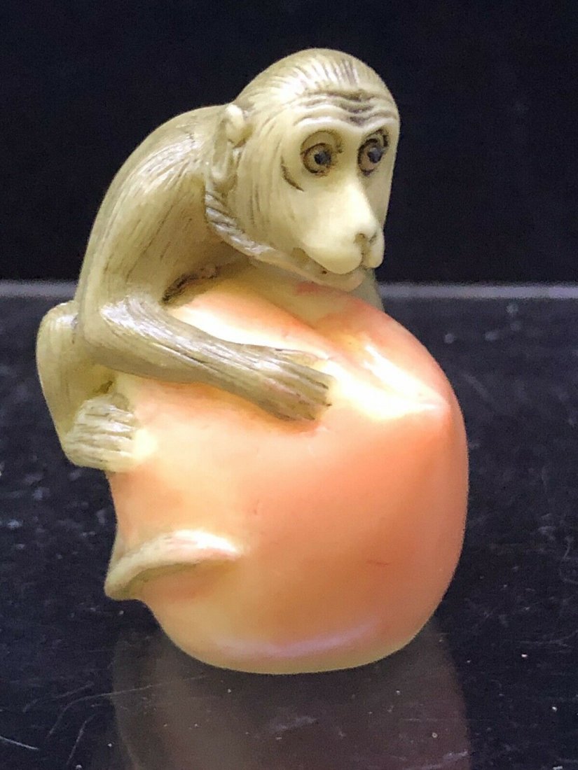 Alabaster stone Japanese netsuke (1 of 5)
