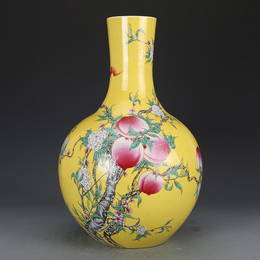 Qing dynasty yellow base bottle with peach painting