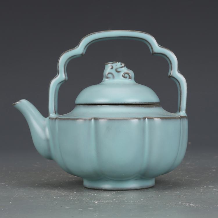 Song dynasty sky blue glaze lid teapot (1 of 6)