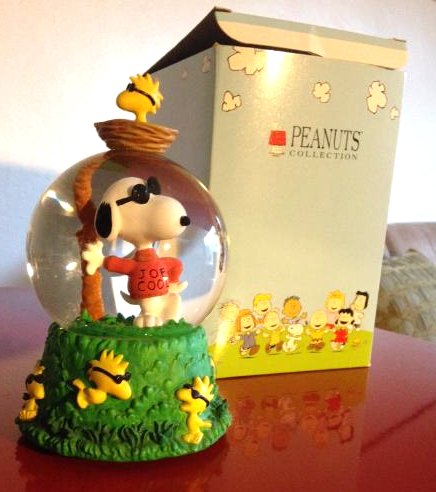 Joe Cool Snoopy "Feelin Groovy" Snow Globe (1 of 6)