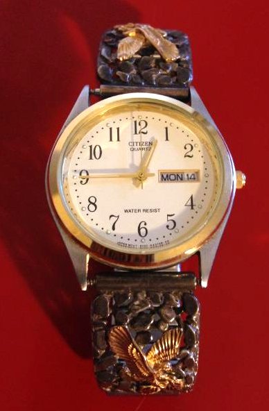 Vintage Men's Citizen Watch w/ 10k and Sterling Silver: Vintage Citizen brand watch with unique sterling silver and 10k gold extenders, one on each side with a cobblestone appearance with an eagle in a landing position and two leaves on it. Unknown if watc