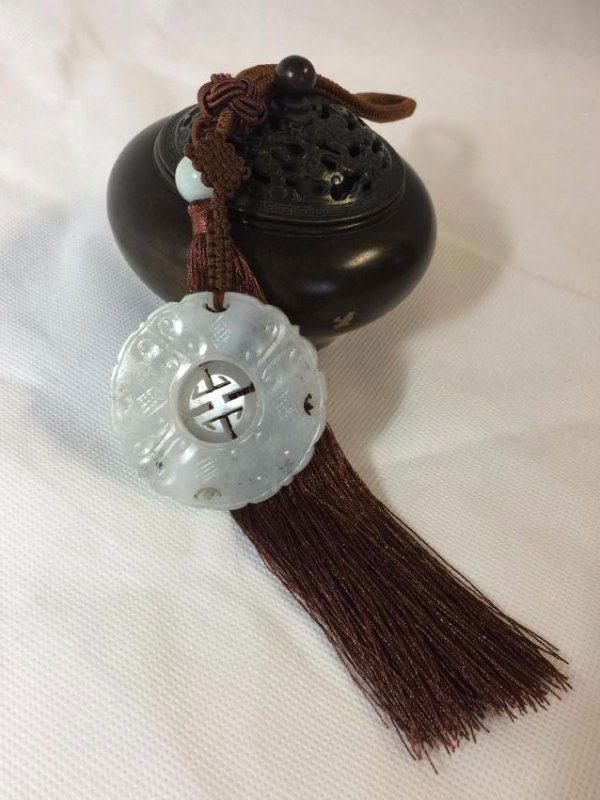 Chinese vintage white jade carved pendent (1 of 10)