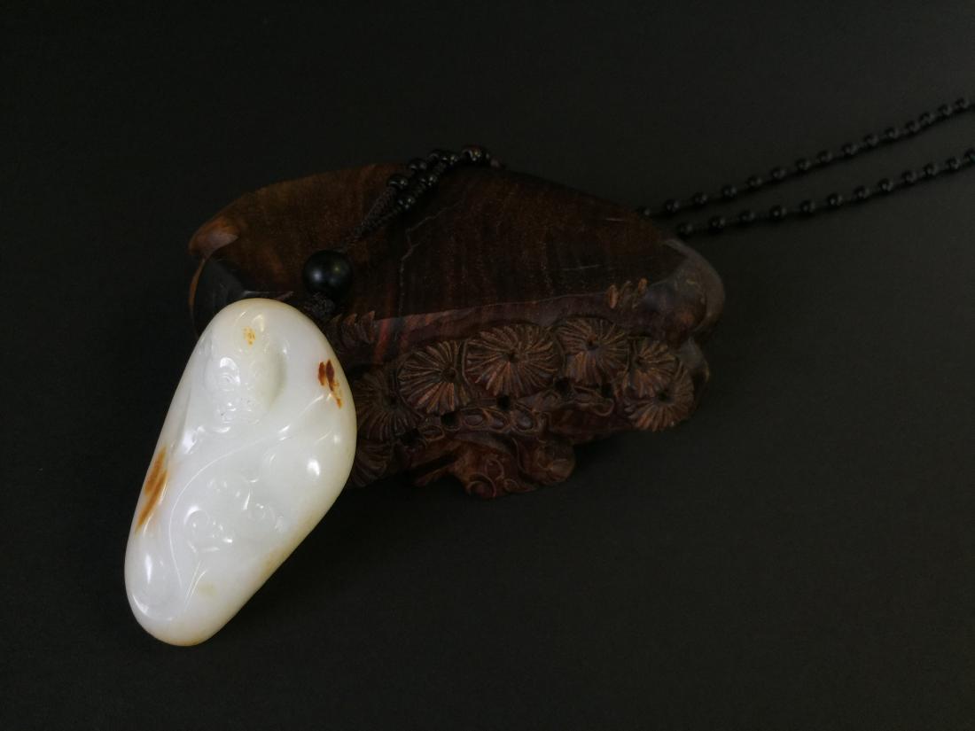 Chinese white jade carved ornament (1 of 10)