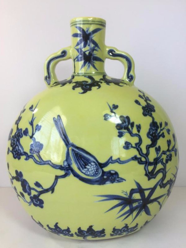 Chinese yellow background porcelain vase (1 of 10)