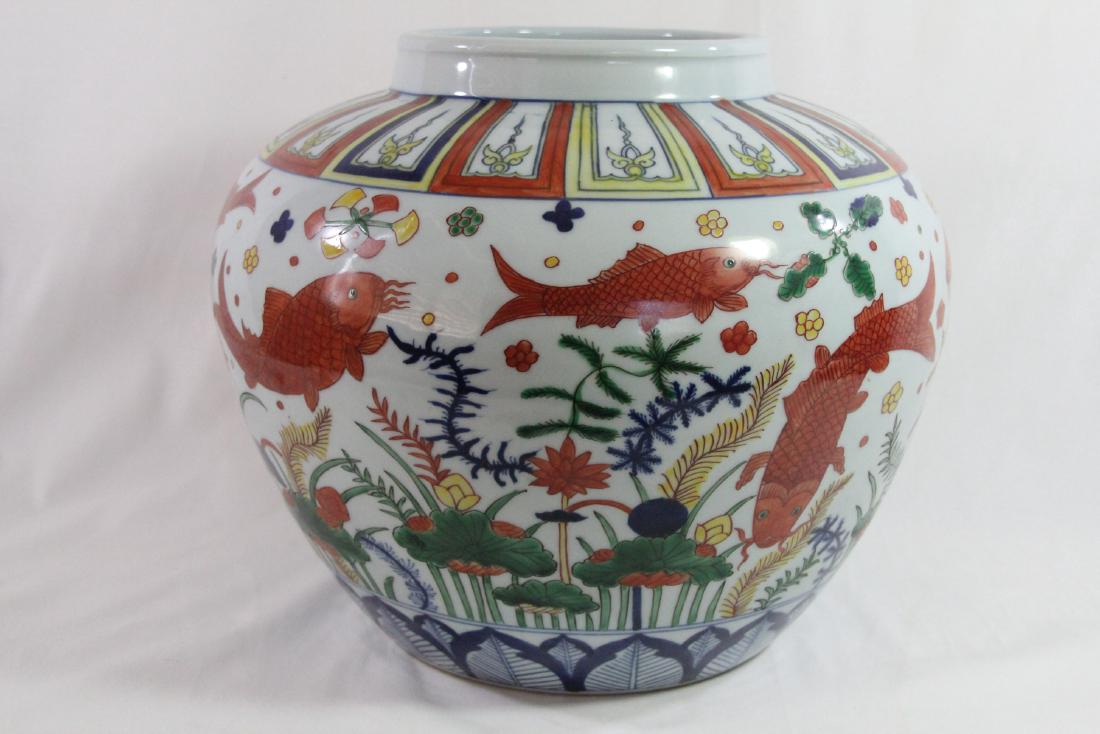 Chinese famille rose porcelain jar (1 of 10)