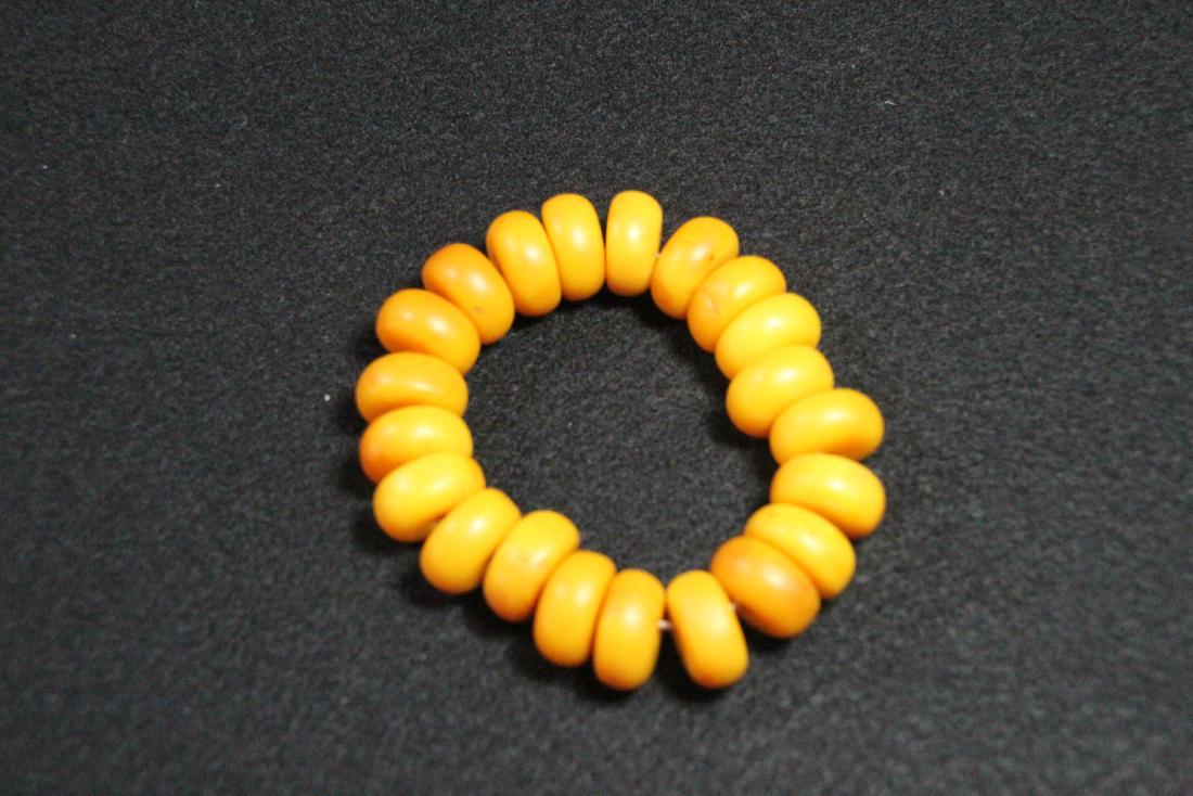 Chinese amber bead bracelet (1 of 6)