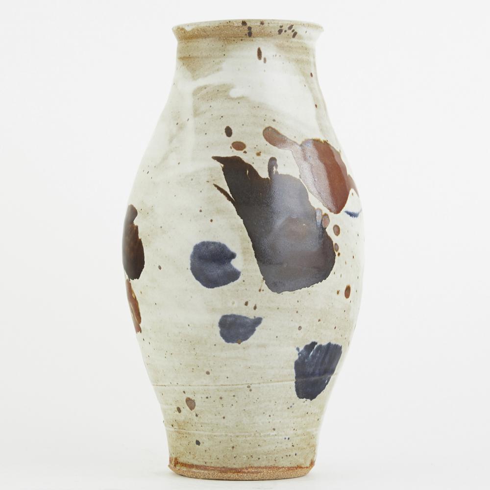 Warren MacKenzie Studio Pottery Clown Pot Vase: Warren Mackenzie (1924-2018). Large studio pottery ceramic "clown pot" vase. Warren MacKenzie was a renowned Minnesota studio potter. A student of Bernard Leach and Shoji Hamada, he is credited with b