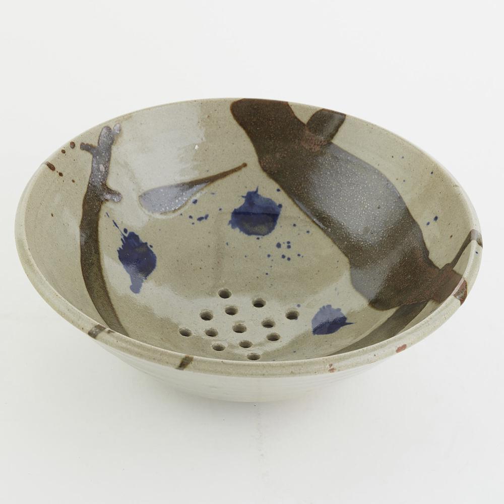 Warren MacKenzie Studio Pottery Clown Bowl Coland: Warren MacKenzie (1924-2018). Studio pottery ceramic colander with spotted glaze. Marked along the footrim. Warren MacKenzie was a renowned Minnesota studio potter. A student of Bernard Leach and Shoj