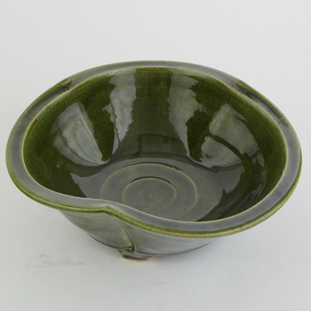 Warren MacKenzie Studio Pottery Tureen Marked: Warren MacKenzie (1924-2018). Three-legged studio pottery ceramic tureen with dark green glaze. Marked along the footrim. Warren MacKenzie was a renowned Minnesota studio potter. A student of Bernard