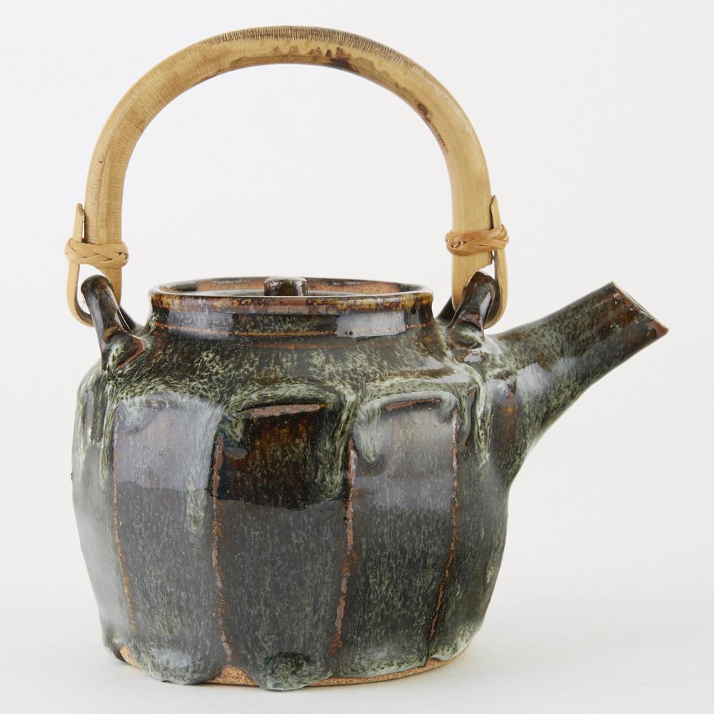 Warren MacKenzie Studio Pottery Teapot w/ Metalli: Warren MacKenzie (1924-2018). Studio pottery ceramic teapot. Stoneware with a metallic glaze. Warren MacKenzie was a renowned Minnesota studio potter. A student of Bernard Leach and Shoji Hamada, he i