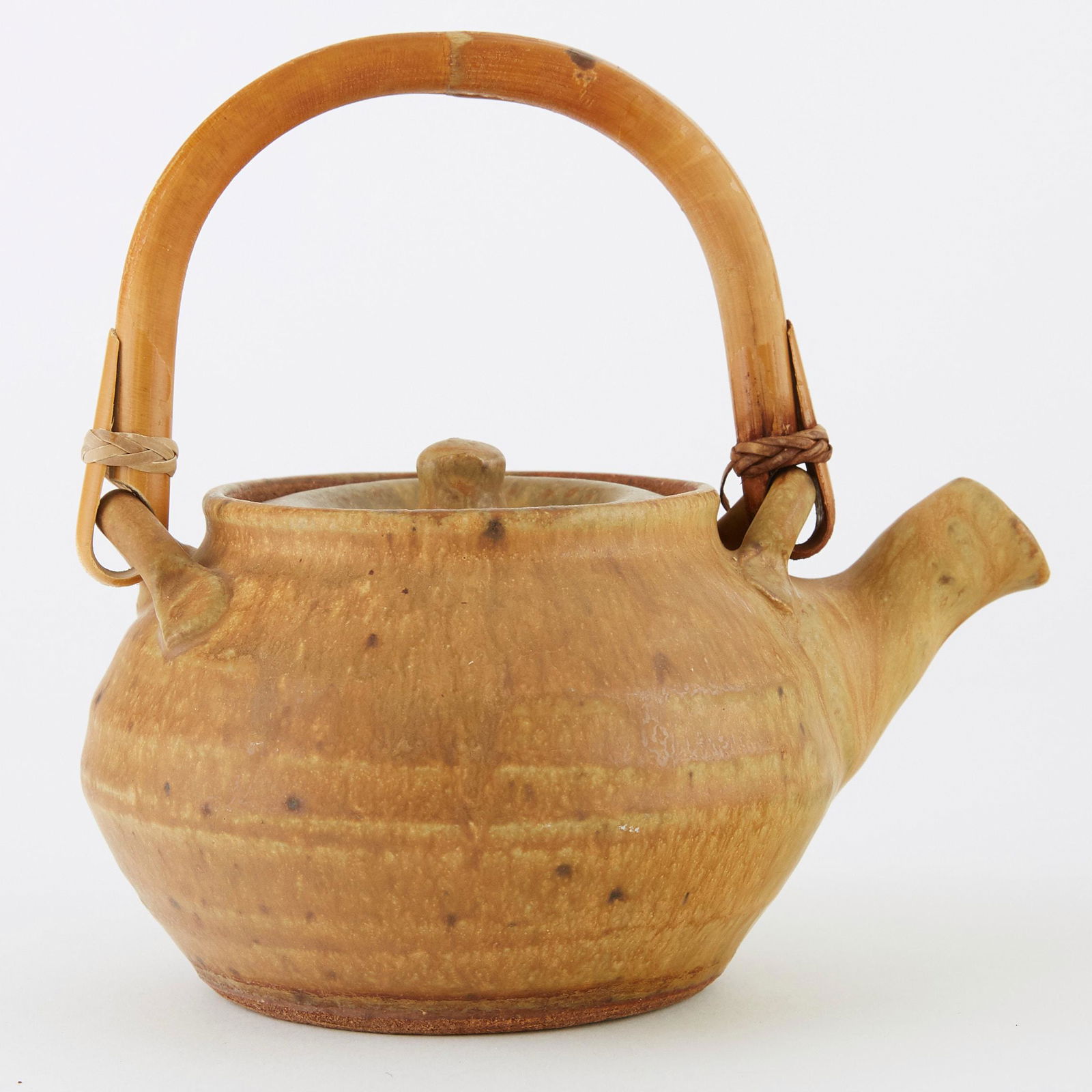 Warren MacKenzie Studio Pottery Teapot Cream Colo: Warren MacKenzie (1924-2018). Studio pottery ceramic teapot. Stoneware with cream-colored matte glaze. Warren MacKenzie was a renowned Minnesota studio potter. A student of Bernard Leach and Shoji Ham