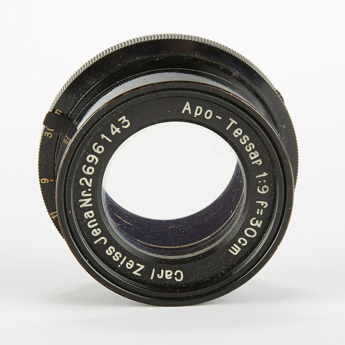 Zeiss Apo-Tesser 1:9 f = 30 cm Camera Lens: Zeiss Apo-Tesser 1:9 f = 30 cm camera lens, serial no. 2696143. Lot includes lens and box. Dimensions: Lens: Height 1.5 in x Diameter 2.5 in SKU: 03004