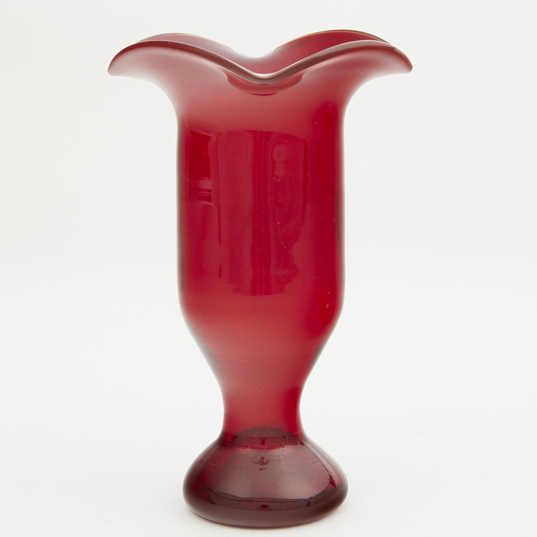 Blenko Hand Made Red "Tulip" Art Glass Vase 1958-61: Blenko hand made red "Tulip" art glass designer vase, ca. 1958-61. Sand blasted mark along the underside. Height: 7 in x diameter: 4 1/2 in.