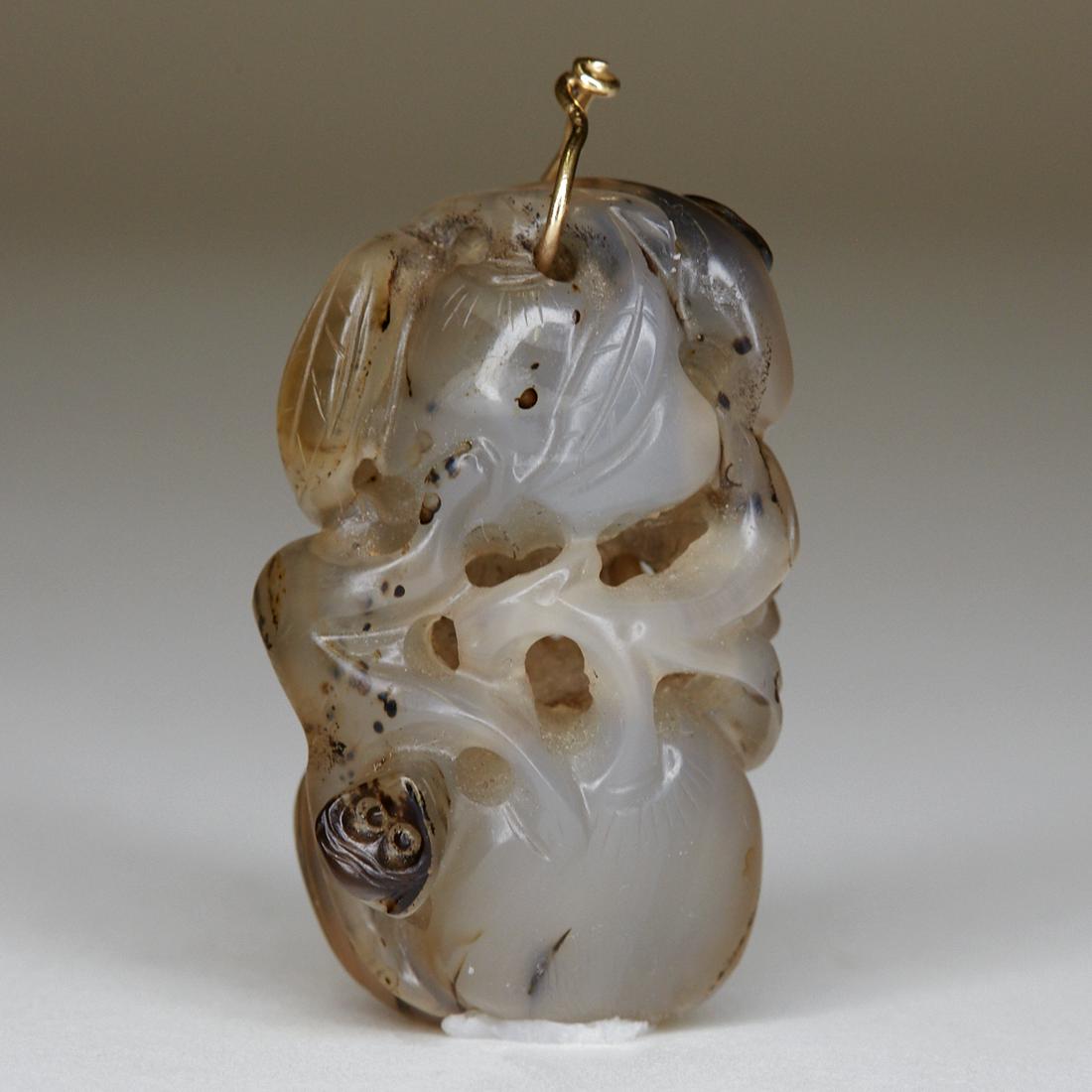 18th c. Chinese Carved Agate Pendant (1 of 7)