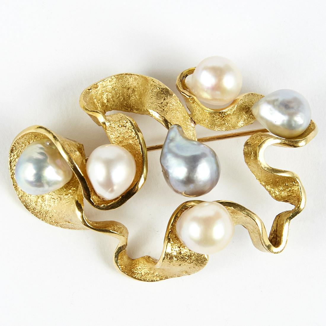 Ed Wiener 18K Gold & Pearl Brooch 23.3 dwt: Ed Wiener (1918-1991), United States. One mid twentieth century freeform brooch containing 3 white pearls with pink overtones and 3 silver pearls containing aubergine overtones. The free-formed shape