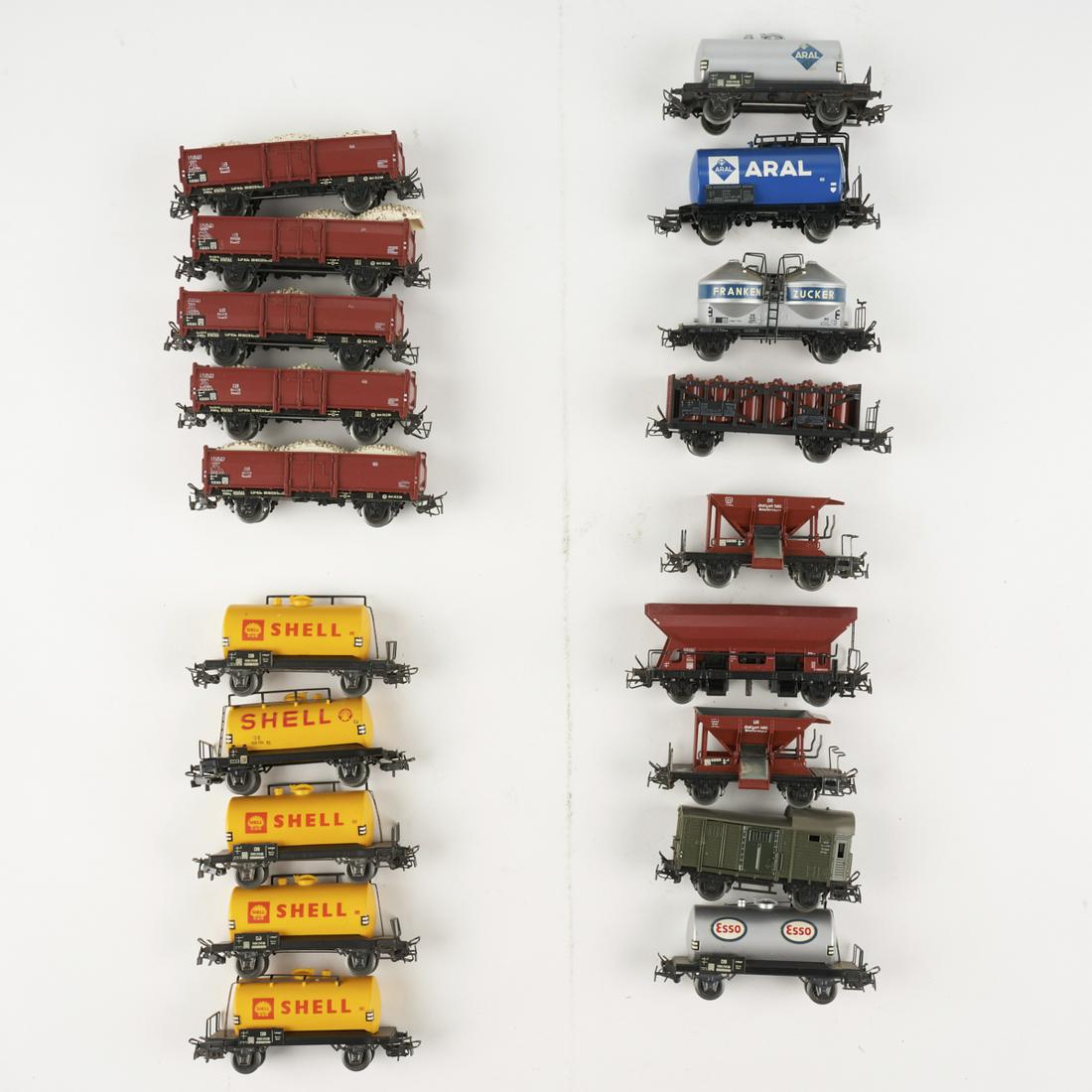 Grp: 19 Marklin Scale Train Rail Cars (1 of 6)
