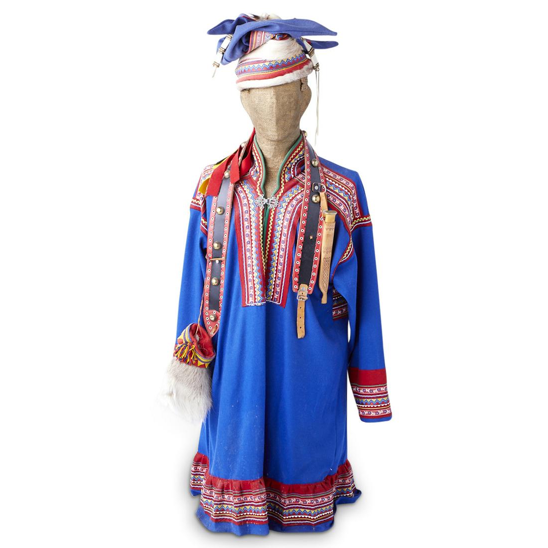 Traditional Sami Gakti Clothing & Knife (1 of 10)