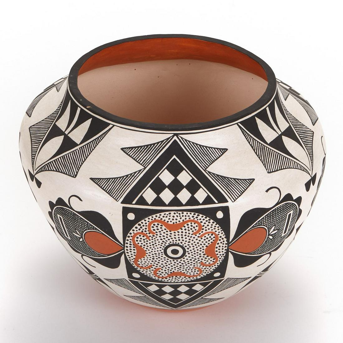 Rachel Aragon Acoma Pot (1 of 7)