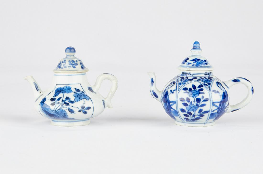 Grp: 2 Kangxi Chinese Export Porcelain Teapots Blue & White (1 of 6)
