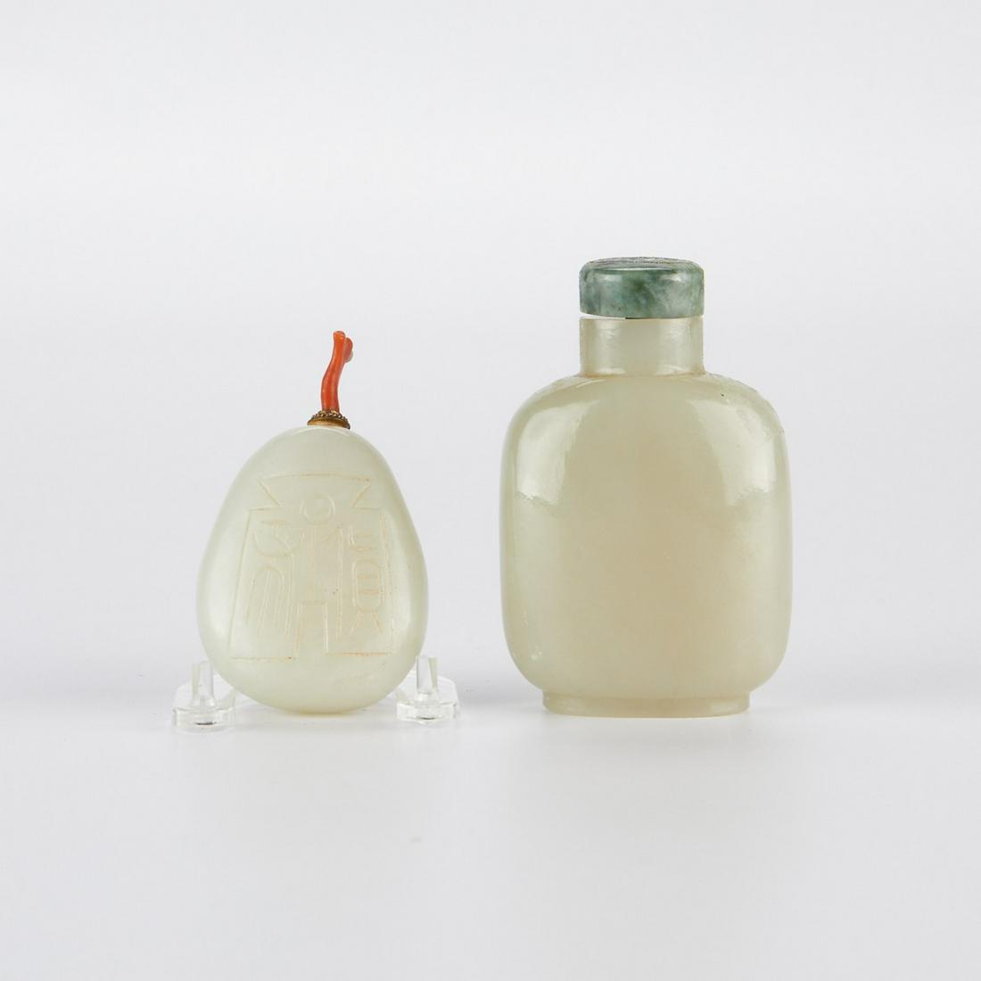 Group of 2 Chinese Pale Jade Snuff Bottles (1 of 7)