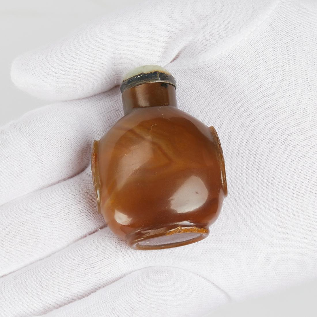 Chinese Carved Agate Snuff Bottle (1 of 9)