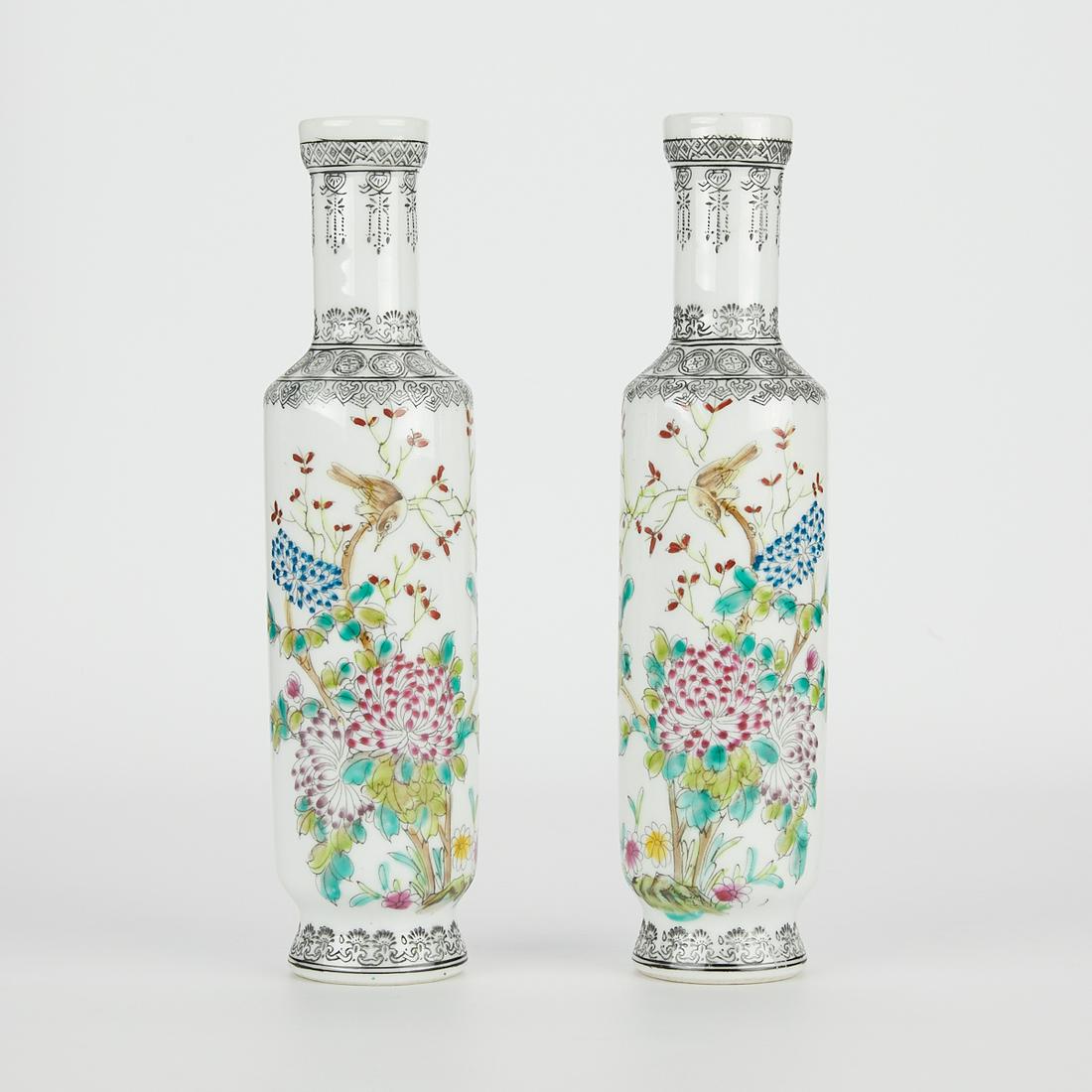 Pair of 20th c. Chinese Porcelain Vases (1 of 14)