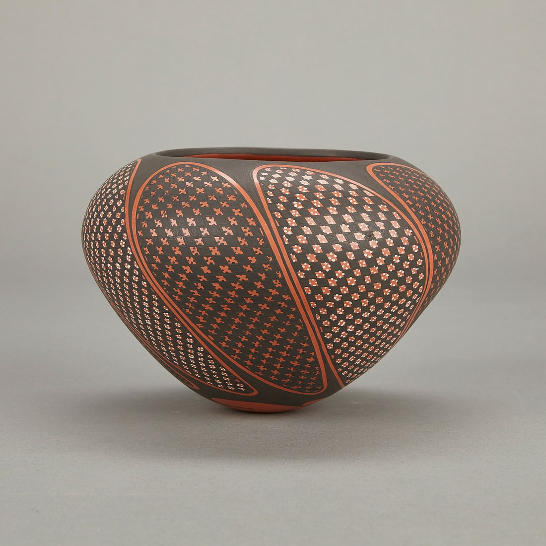 Ismael Flores Mata Ortiz Ceramic Pot (1 of 8)