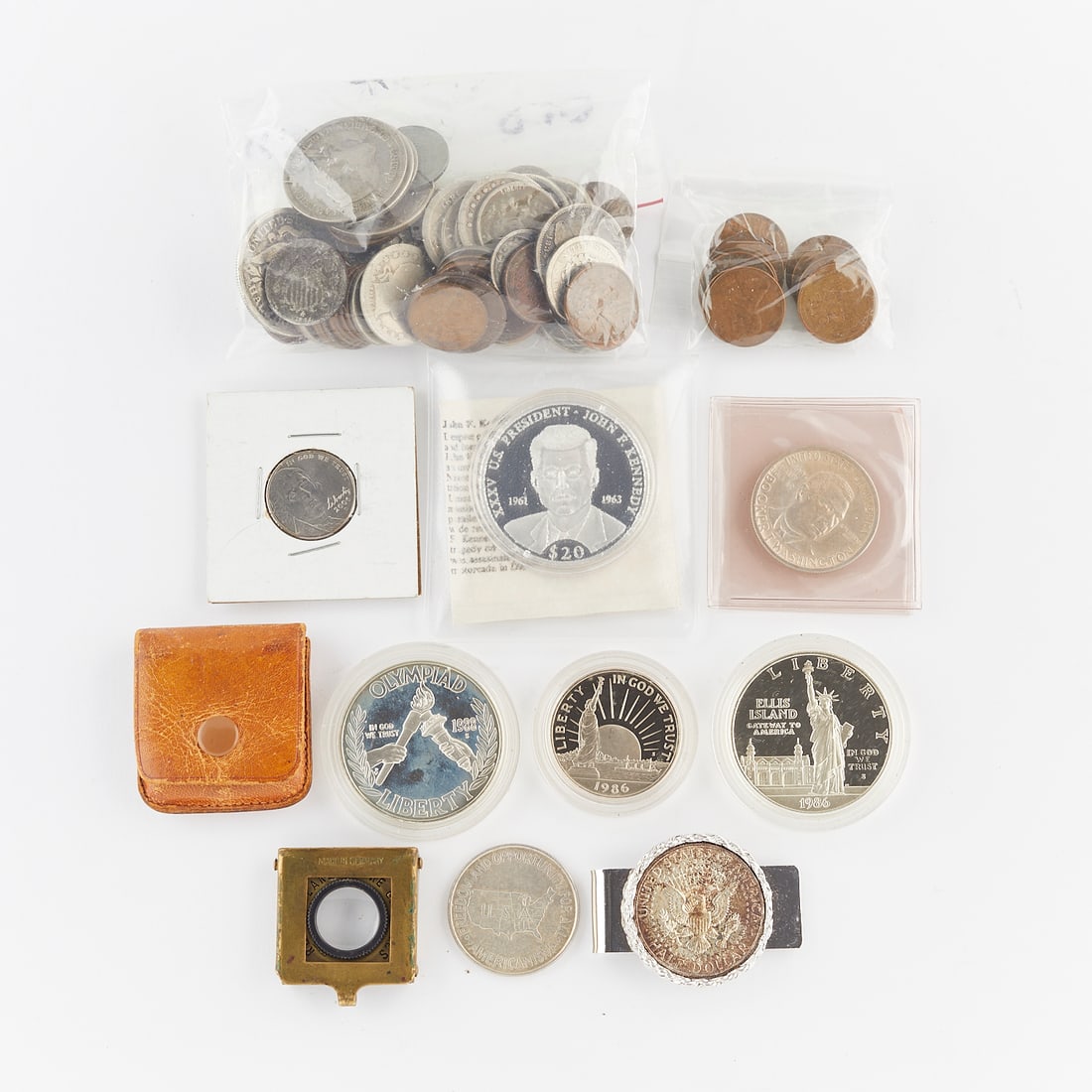 Large Lot of US & Commemorative Coins (1 of 3)