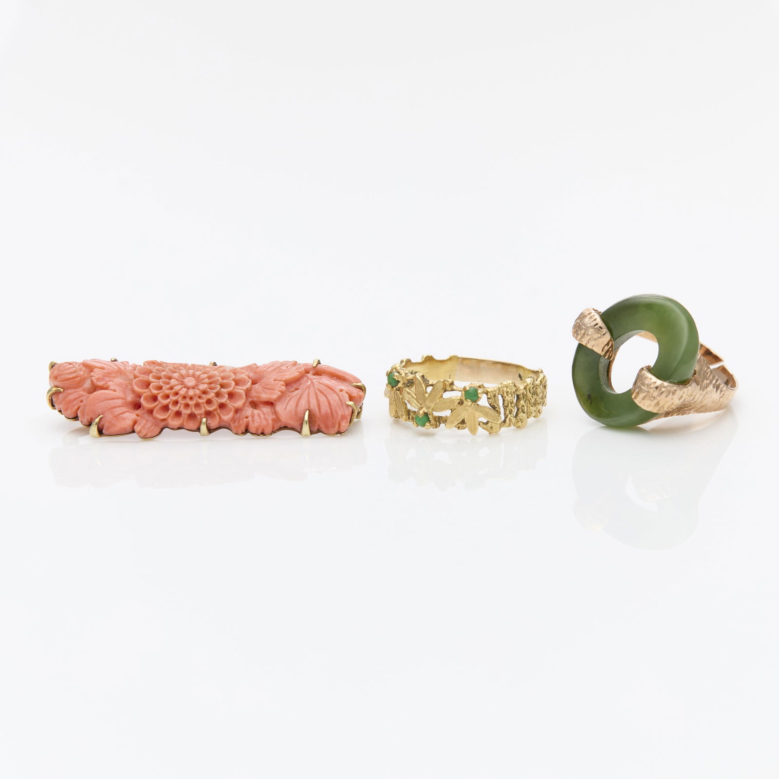 2 Gold Rings & 1 Gold & Coral Brooch (1 of 5)