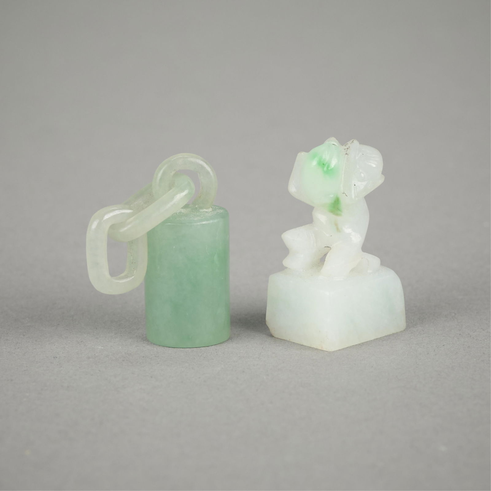 2 Small Chinese Carved Jades (1 of 4)