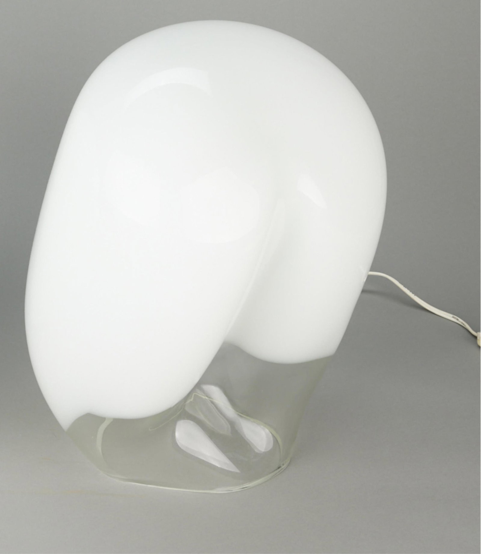 Vistosi "Zago" MCM Murano Glass Table Lamp: Gino Vistosi (Italian, 1901-1996) for Vistosi, Italy. Biomorphic, mid-century modern blown Murano glass "Zago" table lamp, model L282G. First designed ca. 1960s. Height: 15 in x width: 10 in