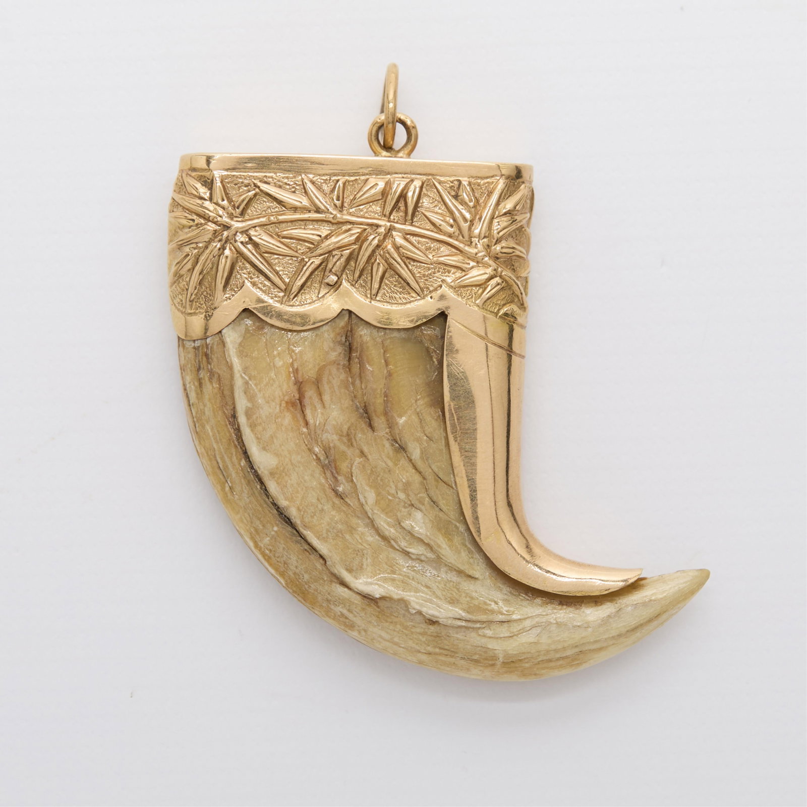 18k Yellow Gold Claw Pendant: 18k yellow gold pendant set with claw. Marked 18k yellow gold along the top. Length: 56.19 mm x width: 48.89 mm x depth: 9.93 mm. Gross weight: 14.3 g.