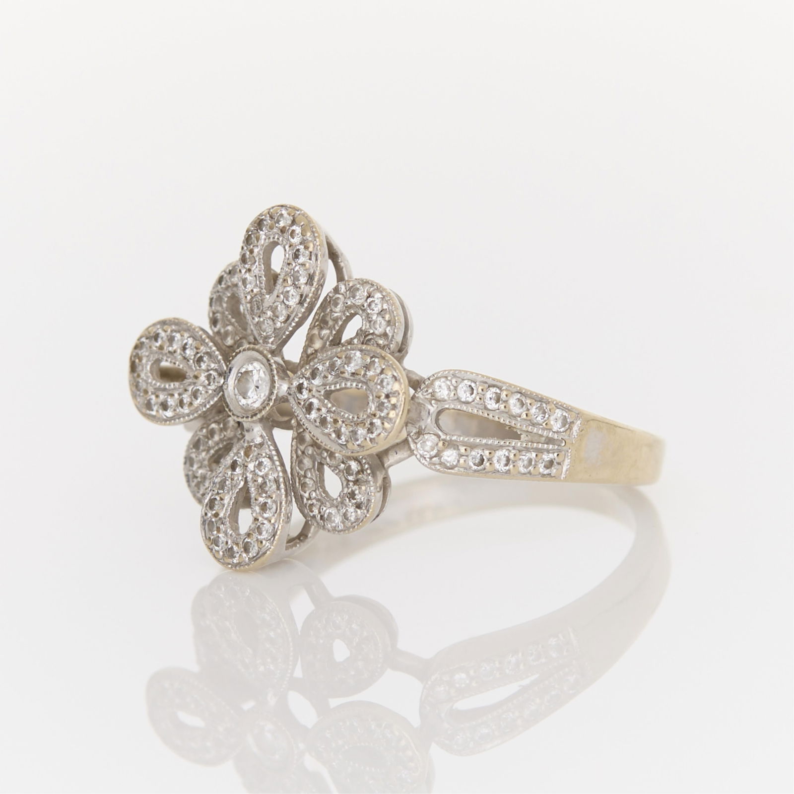 18k White Gold & Diamond Ring (1 of 5)