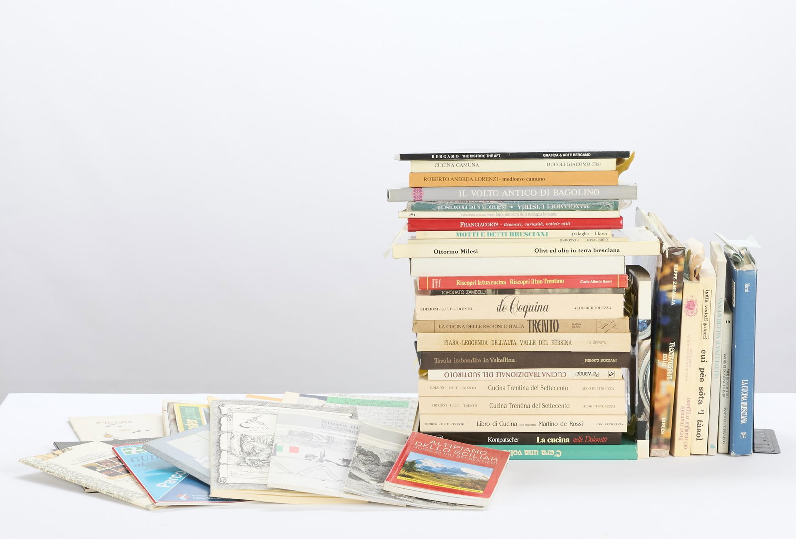 Vtg Italian Trento, Breccia, & North Lakes Literature: Group of books and vintage tourist literature, cookbooks, food writing, and ephemera covering topics including the cuisine, culture, and history of the Trento, Breccia, and North Lakes regions of Ital