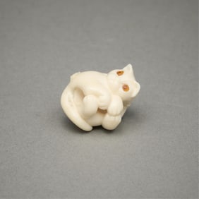 Sumiko Sata (Sumi) Carved Kitten Ojime 1991