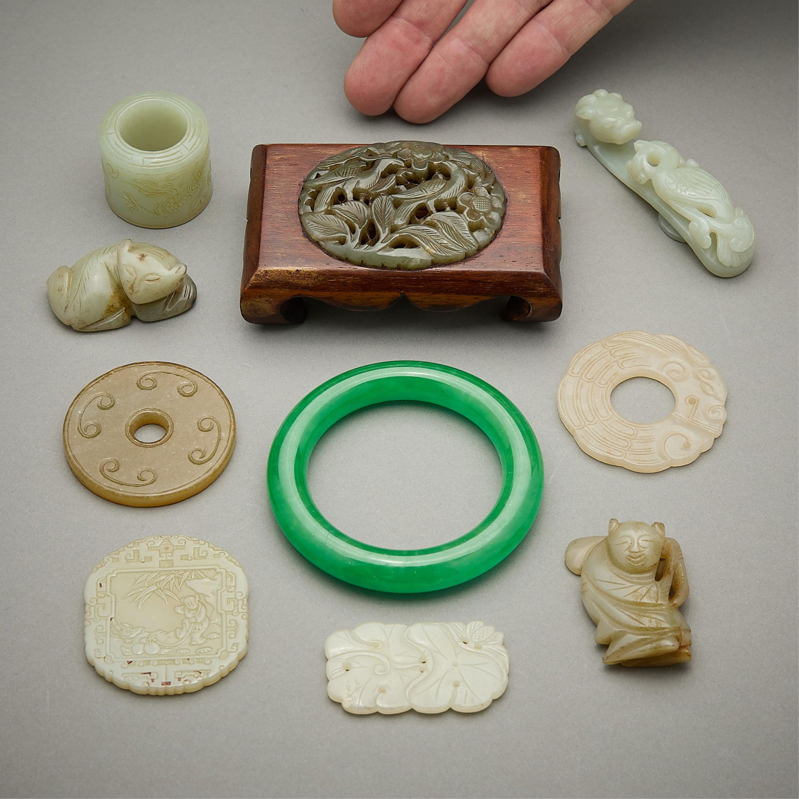 10 Chinese Carved Modern & Vintage Jades (1 of 2)