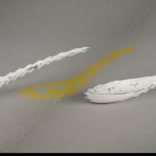 Chinese Qing Imperial Yellow Porcelain Spoon: Chinese Qing dynasty porcelain spoon. With a dowager empress imperial yellow ground and decorated with famille rose butterflies, Tongzhi period. Four character mark in iron red glaze along the undersi